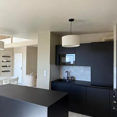 Maison Sur Le Toit Elegante & Lumineuse Apartment