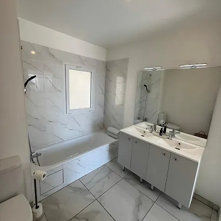 Maison Sur Le Toit Elegante & Lumineuse Apartment